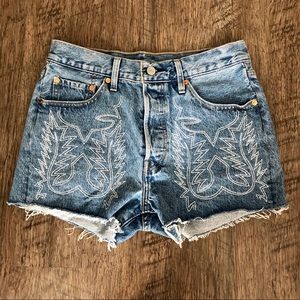 nwot levi’s western embroidered high waisted short